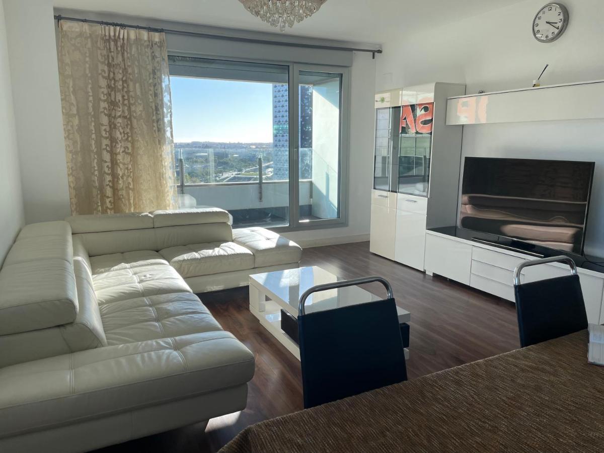 Fira De Barcelona City View Apartment With Garage Parking L'Hospitalet de Llobregat Exterior photo